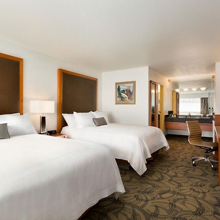 Poco Inn And Suites Hotel And Conference Center พอร์ทคอควิทแลม ภายนอก รูปภาพ