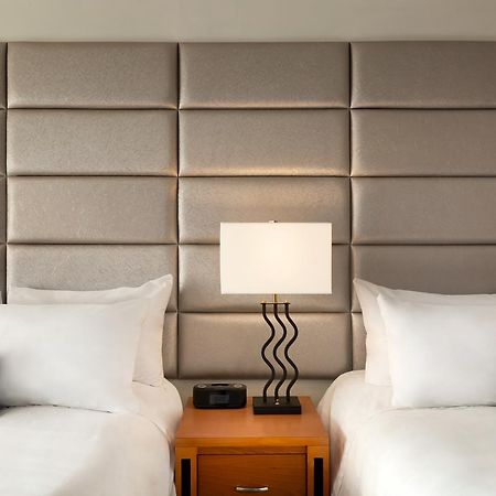 Poco Inn And Suites Hotel And Conference Center พอร์ทคอควิทแลม ภายนอก รูปภาพ