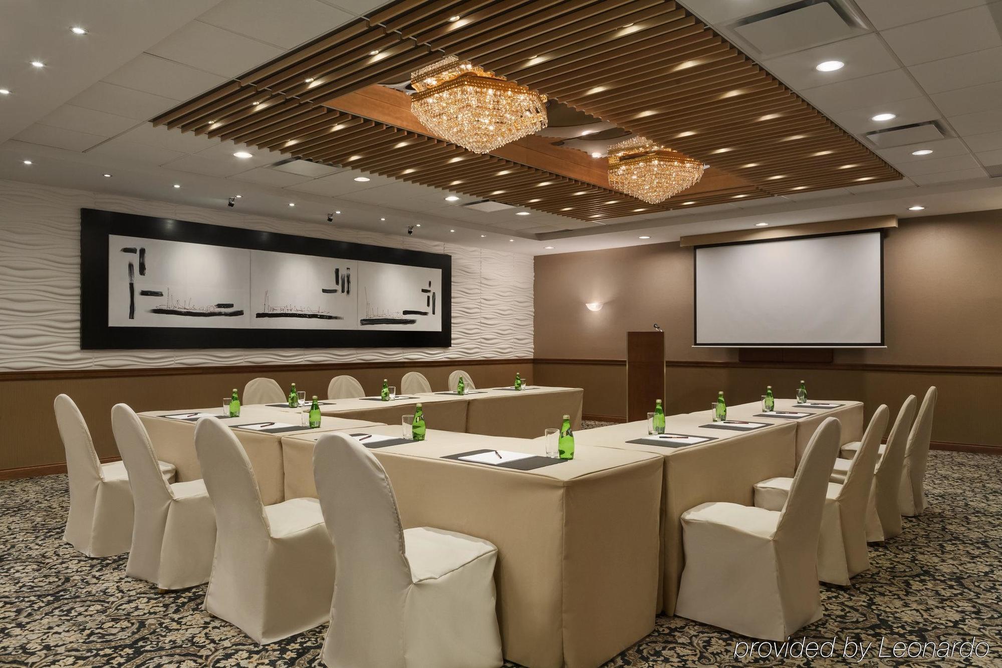 Poco Inn And Suites Hotel And Conference Center พอร์ทคอควิทแลม ภายนอก รูปภาพ