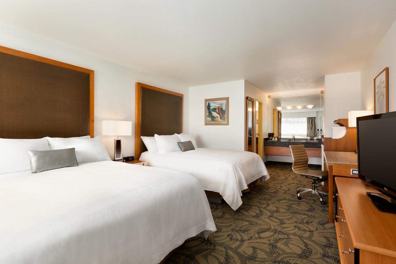 Poco Inn And Suites Hotel And Conference Center พอร์ทคอควิทแลม ภายนอก รูปภาพ