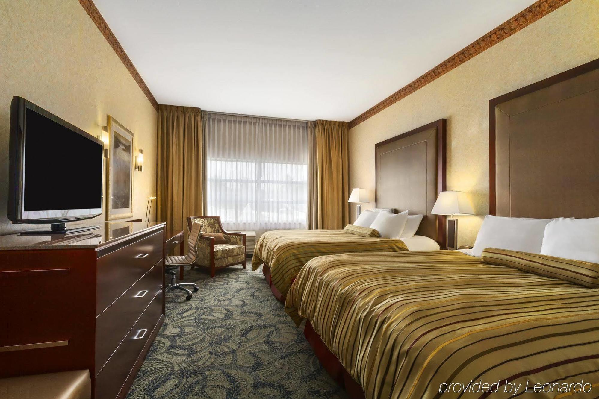 Poco Inn And Suites Hotel And Conference Center พอร์ทคอควิทแลม ภายนอก รูปภาพ