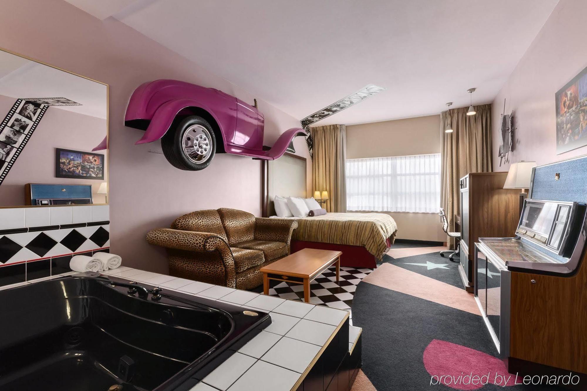 Poco Inn And Suites Hotel And Conference Center พอร์ทคอควิทแลม ภายนอก รูปภาพ