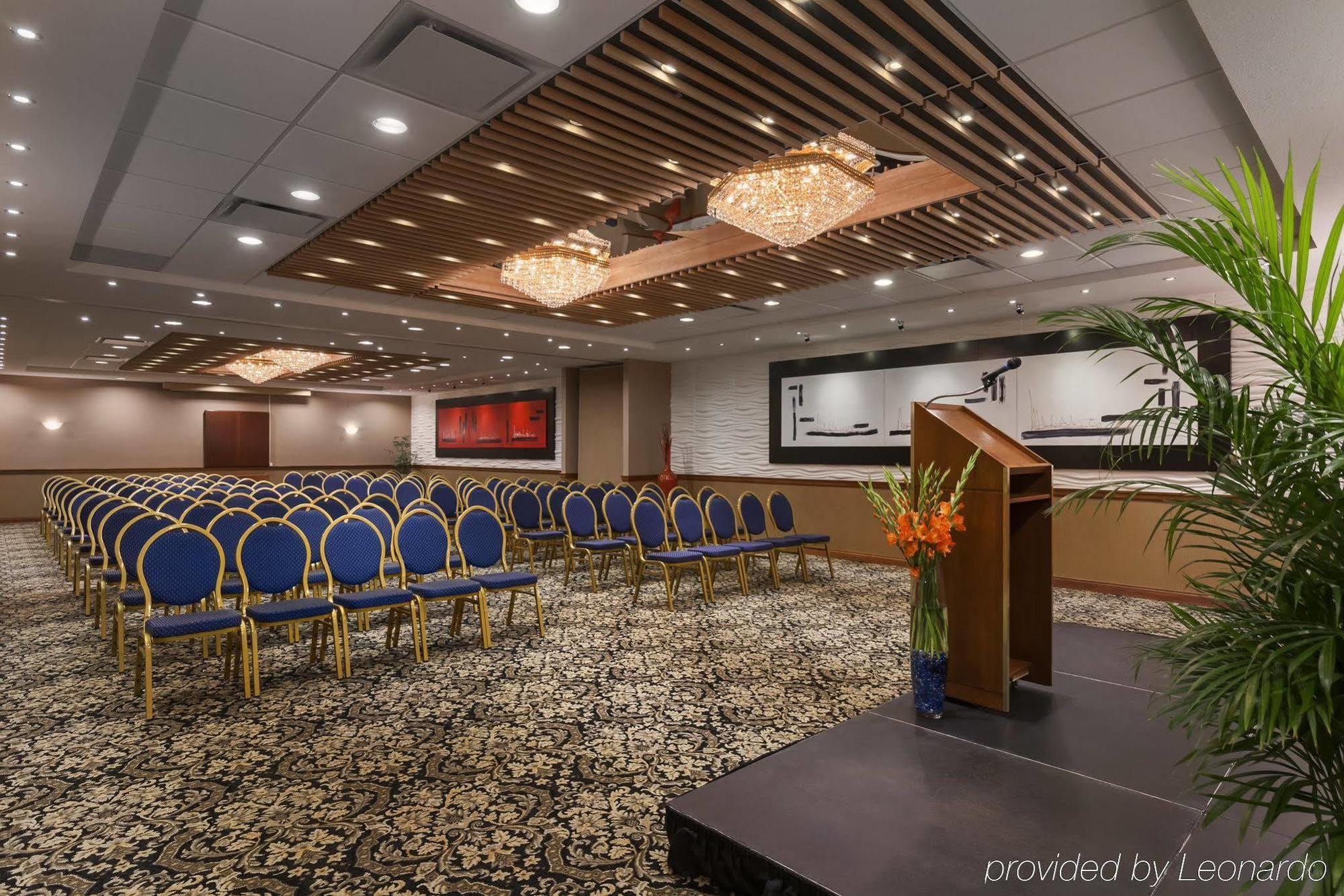 Poco Inn And Suites Hotel And Conference Center พอร์ทคอควิทแลม ภายนอก รูปภาพ