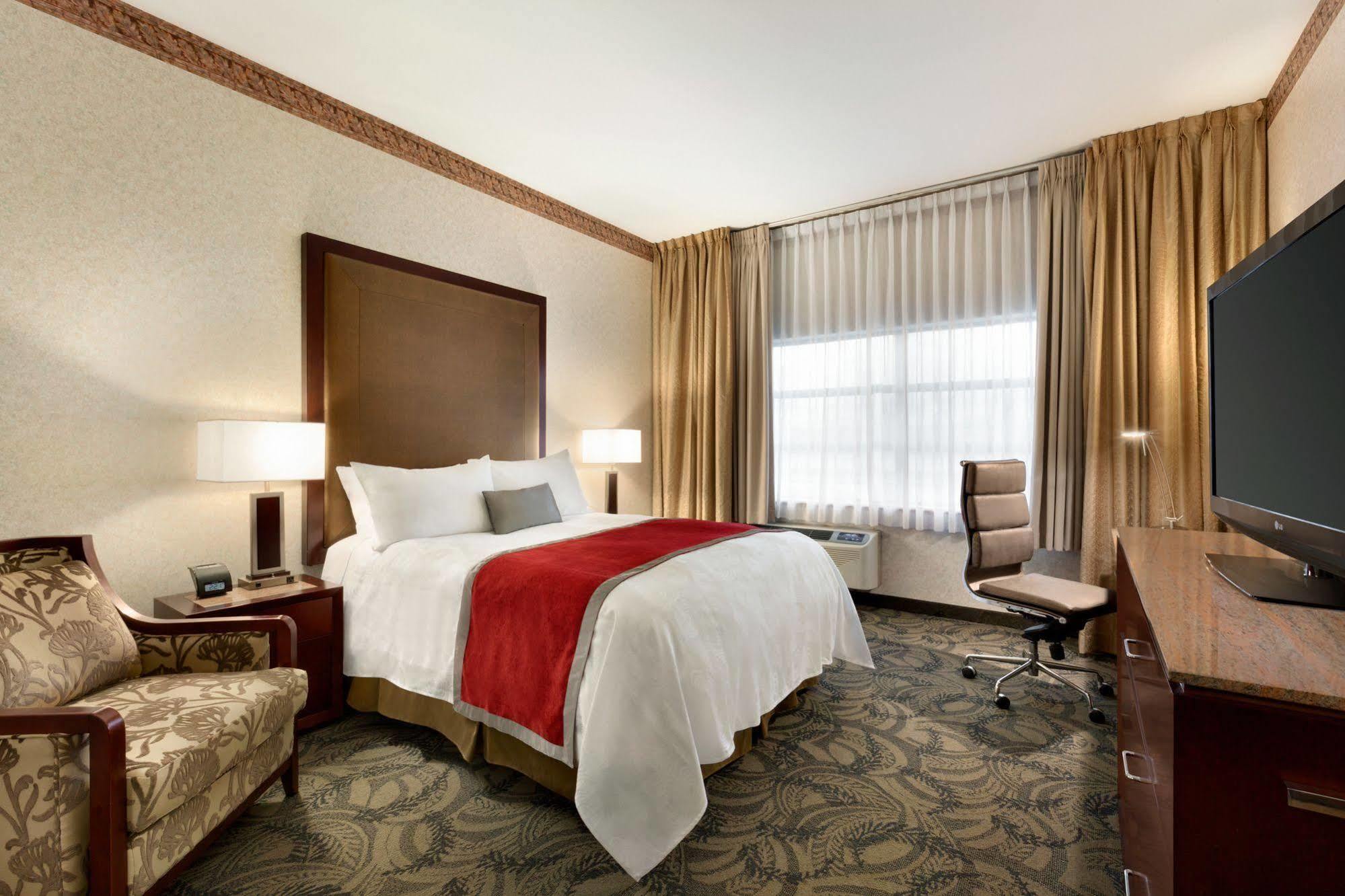 Poco Inn And Suites Hotel And Conference Center พอร์ทคอควิทแลม ภายนอก รูปภาพ