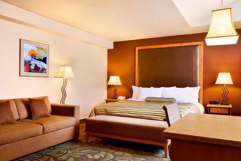 Poco Inn And Suites Hotel And Conference Center พอร์ทคอควิทแลม ภายนอก รูปภาพ